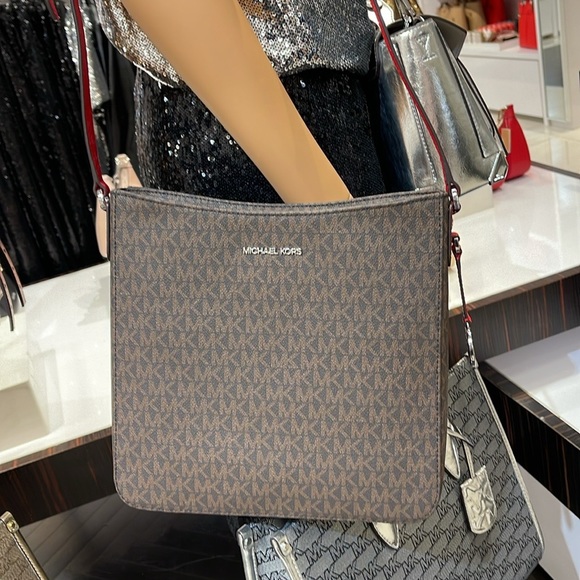 MICHAEL KORS 
Jet Set Travel Large Logo Messenger Bag
COLOR BRIGHT RED
NWT - Picture 7 of 16